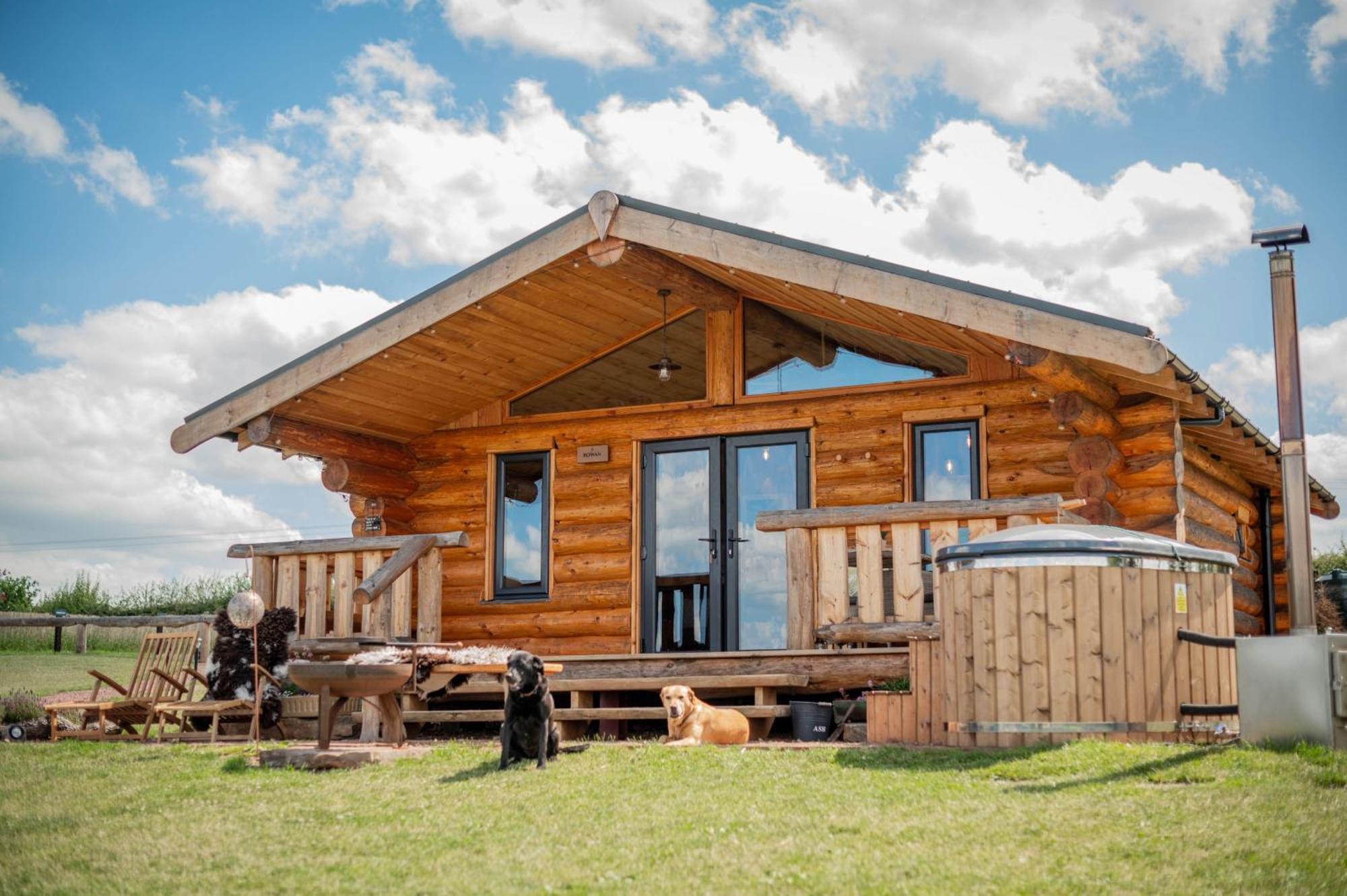 Rowan - Tedstone Log Cabins Bromyard Exterior photo